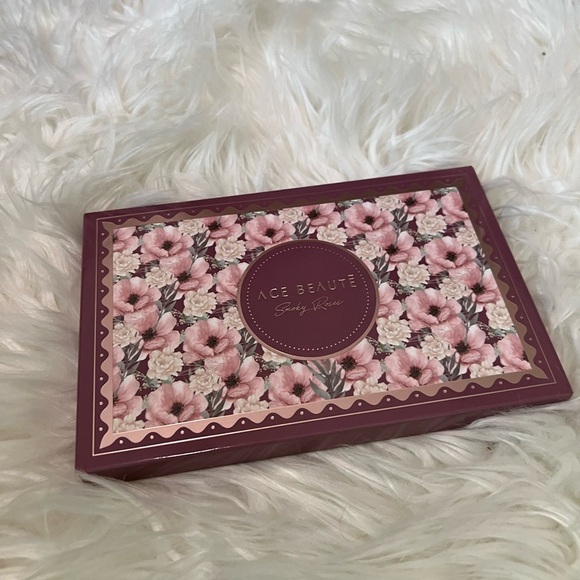 ACE BEAUTÉ SMOKY ROSES EYESHADOW PALETTE [LIMITED EDITION] - Picture 5 of 6